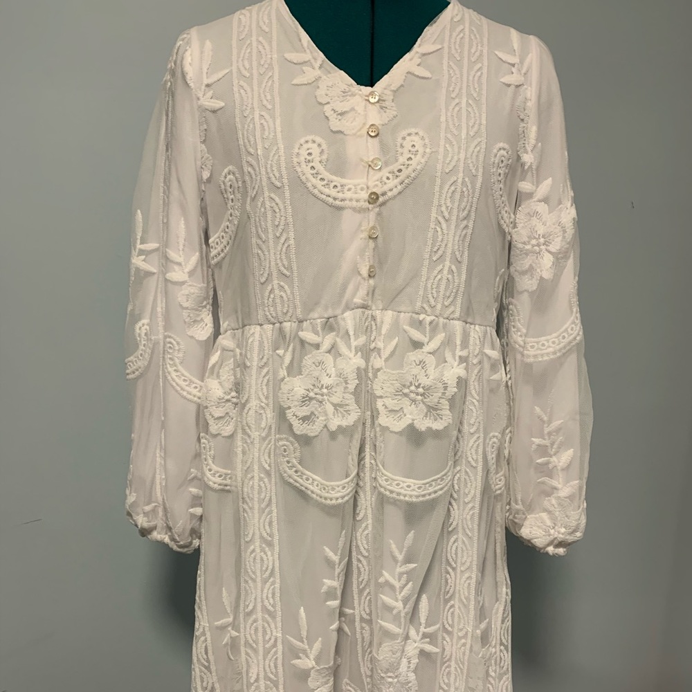 White dress, never worn